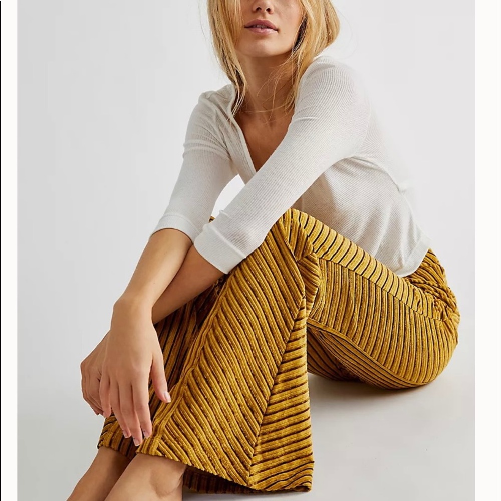 NWT Free People Slim Pull On Velvet Flare Pants